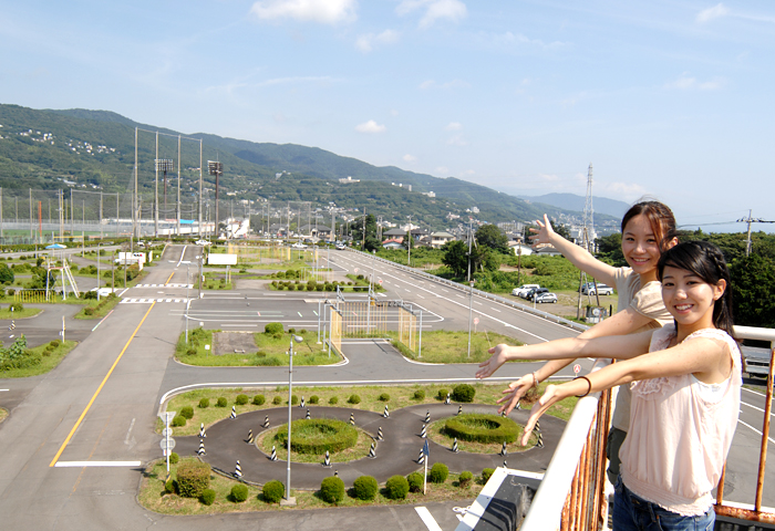 �Ф˰Ϥޤ줿�����������ǡ���ä��궵�����Ǥ��ޤ����鿴�Ԥˤ�¿��������ԤǤ��륳�����Ǥ���