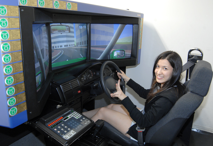 ���ߥ�졼������������