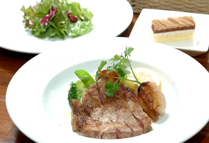 ͼ���ϡ��ۥƥ�Ǿ峬�Υ쥹�ȥ��ǿ��٤�ĺ���ޤ������ؤ���˥塼�Ǥ���