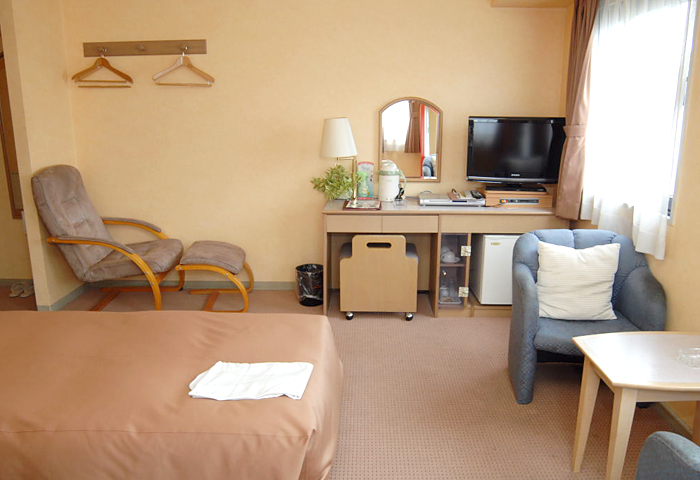 ī���ϡ��ۥƥ���Υ쥹�ȥ��ǥХ����󥰤򾤤��夬�ä�ĺ���ޤ���