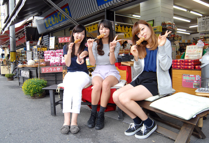 学校内に卓球場の施設があります。無料で出来るので、汗をかいてみませんか♪